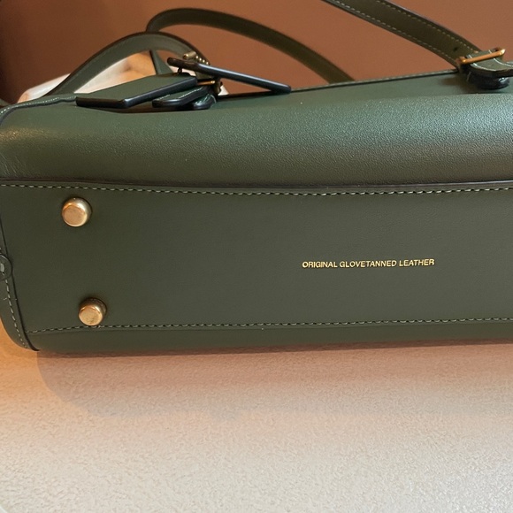 Elegant Green Leather Shoulder Bag - Picture 5 of 8